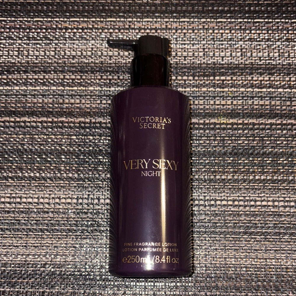 Victoria's Secret Very Sexy Night Lotion in Purple